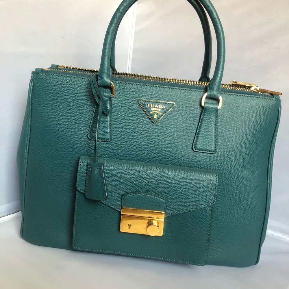 NWT Prada  Saffiano Lux Ottanio handbag large 😍